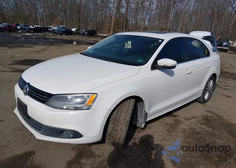 2013 Volkswagen Jetta 2.0L Tdi from USA, damaged, VIN 3VWLL7AJXDM373664